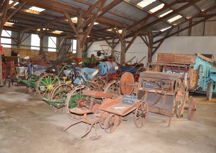 Exposition machines et traditions rurales