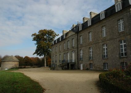 Colombier et chapelle du Château de la Houssaye