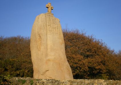 Menhir de Saint-Uzec