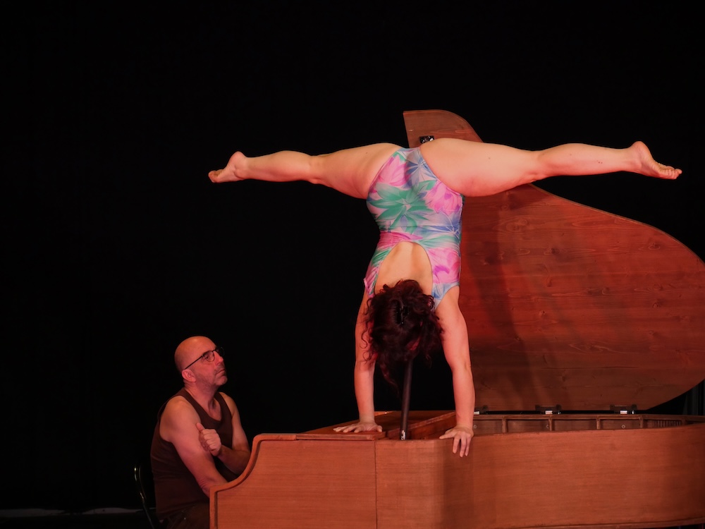 Santa - Ce qu'il me reste de la corse. Dans le cadre de la Nuit du Cirque.