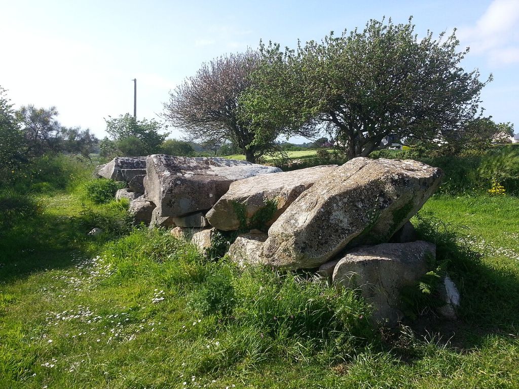 Allée couverte de Melus à Ploubazlanec