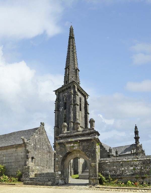 Enclos paroissial de Commana