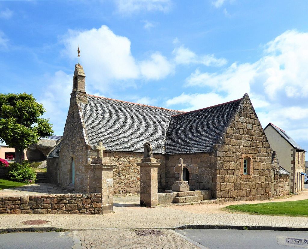 Chapelle Sainte-Anne des rochers à Trégastel